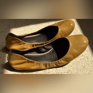 Vera Wang beige flats, slightly distressed size 9